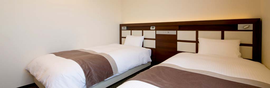 Rooms feature a minimalist decor that pursues security and functionality. A world renown Simmons bed and soft indirect lighting ensure you a good night's sleep.